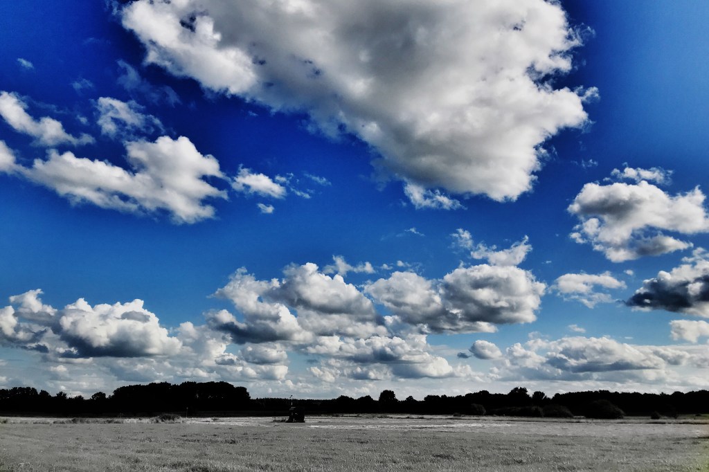 Landschaft mit Wolken
